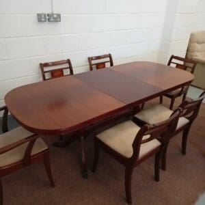 Extendable table and 6 chairs