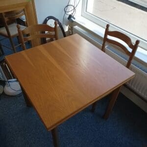 Extendable Dining Table with 4 Chair