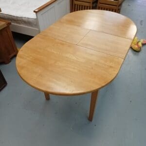Extendable Wooden Dining Table with Four Chair