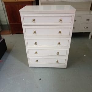 White chest of drawers