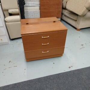 Chest of drawers with mirror